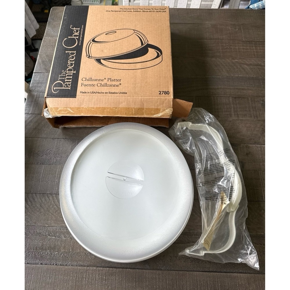 Pampered Chef #2780 Large Chillzanne Platter Domed Lid w/ Handle Original Box
